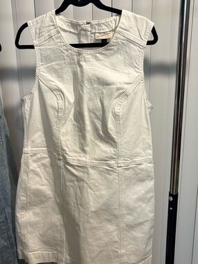 Universal White Sleeveless Shift Dress
